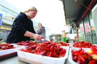 萬(wàn)人共饗龍蝦宴，一料入魂味無(wú)疆